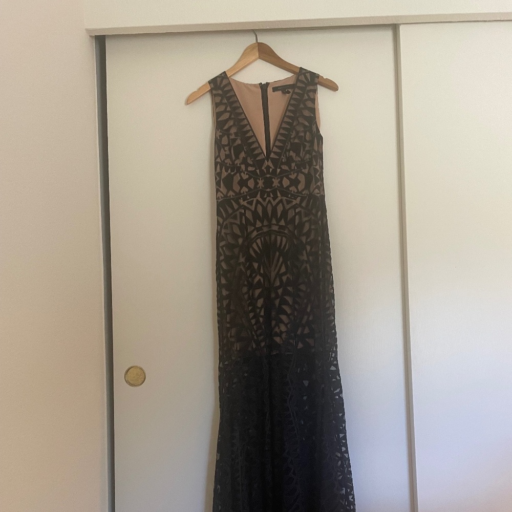 BCBGMAXAZRIA Long Black Lace Dress S02